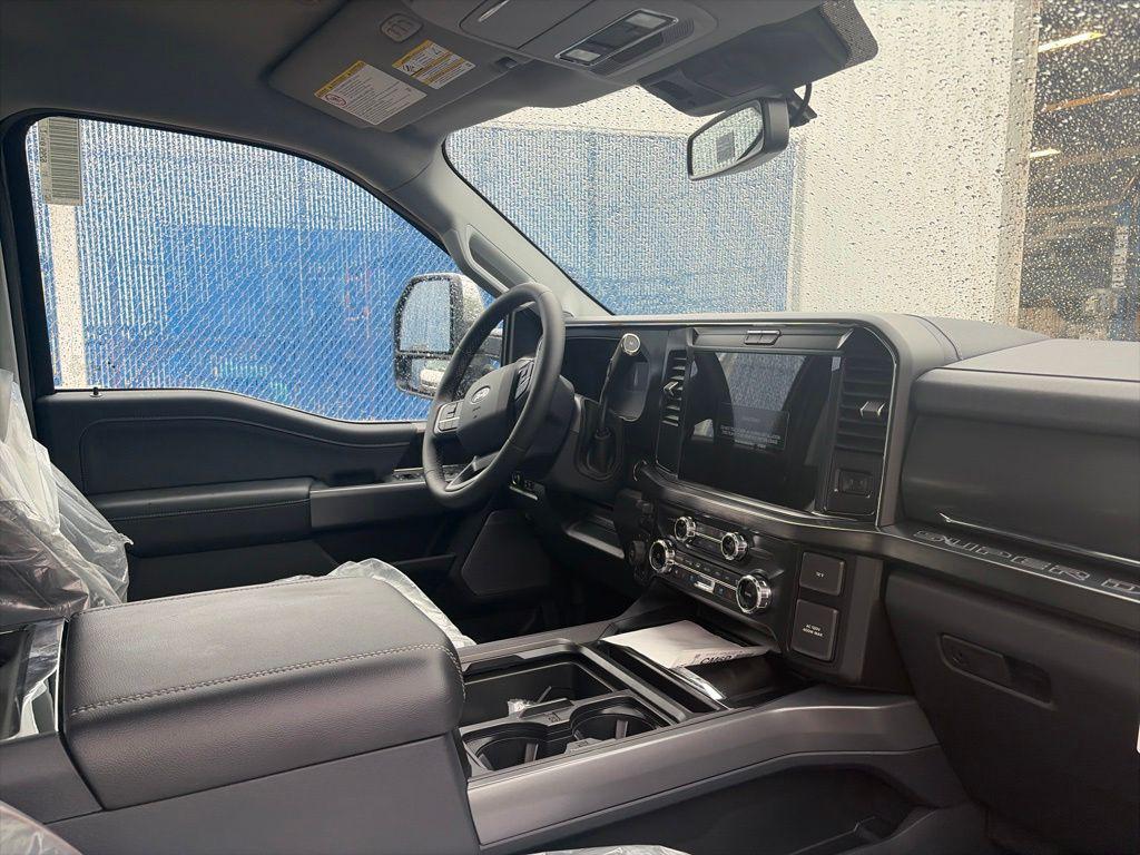 2027 FORD F-350 LARIAT — фото 8
