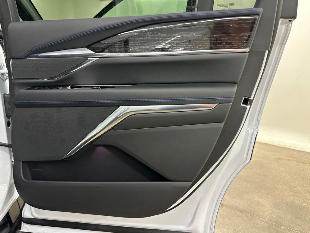 2026 Cadillac ESCALADE IQ SPORT — миниатюра 22