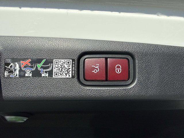 MERCEDES-BENZ E-CLASS - 10