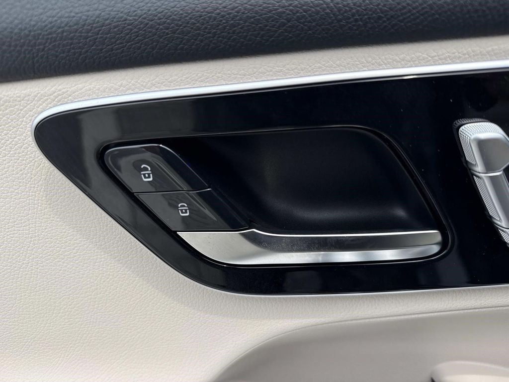 2026 Mercedes-BENZ GLC — миниатюра 24