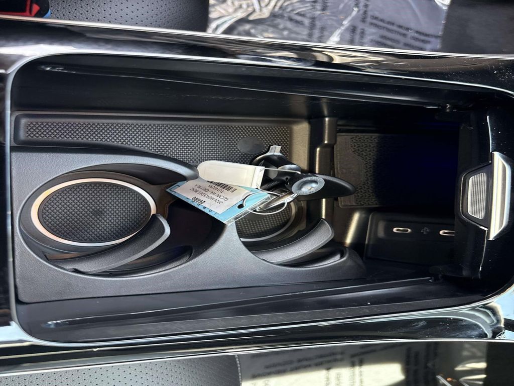 2026 Mercedes-BENZ GLC — миниатюра 32