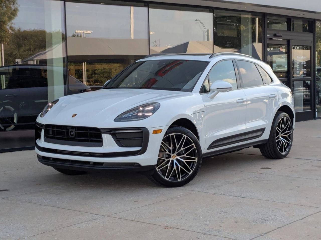 2026 Porsche MACAN — фото 1
