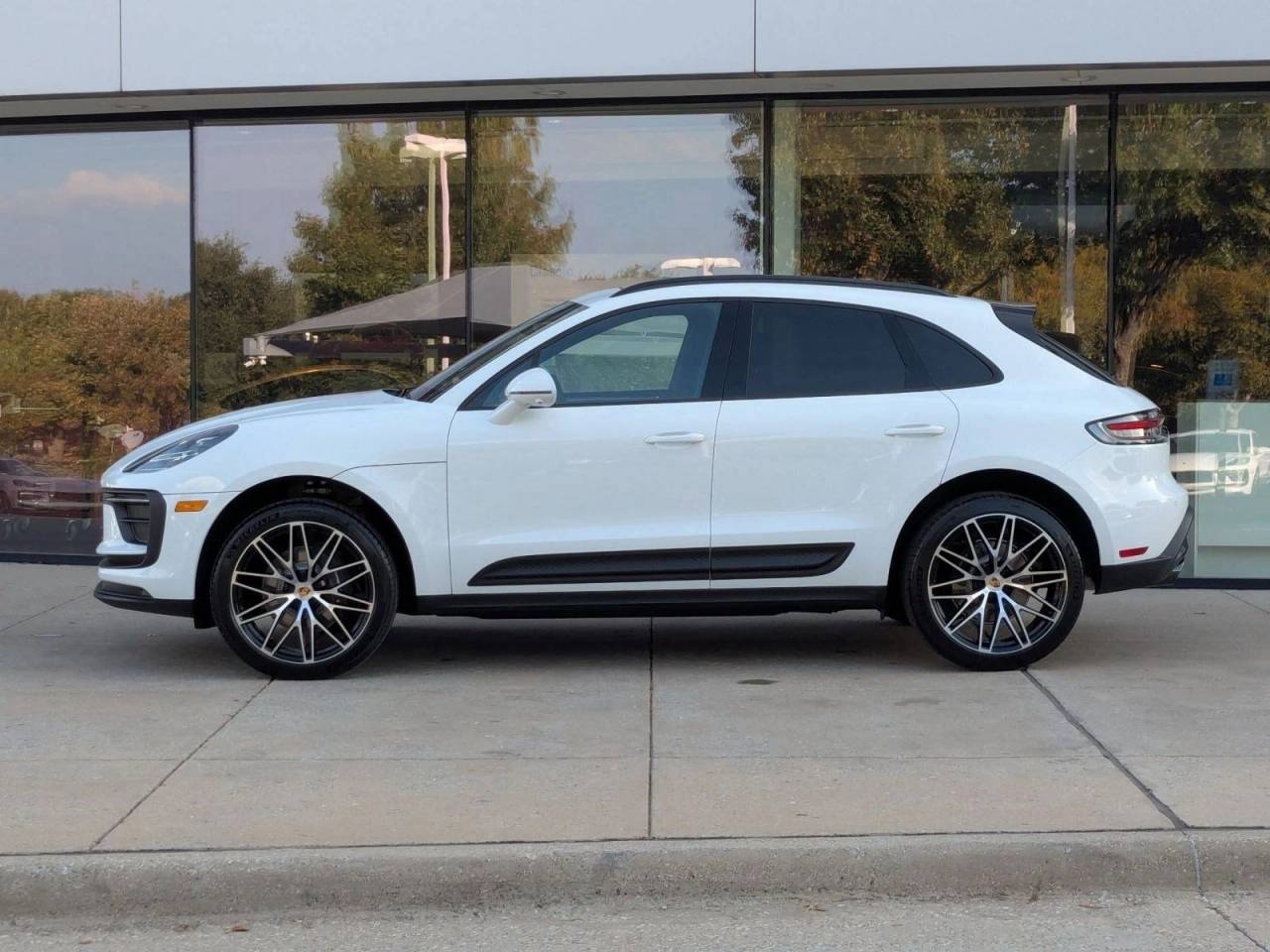 2026 Porsche MACAN — фото 2