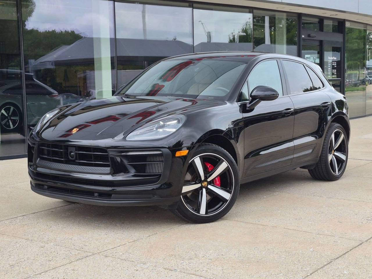 صورة 1 لـ 2023 Porsche MACAN