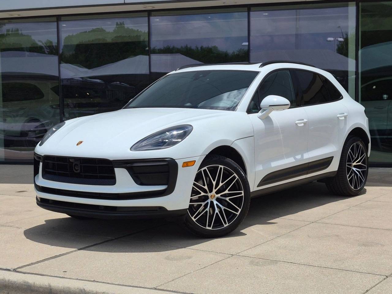 صورة 1 لـ 2026 Porsche MACAN