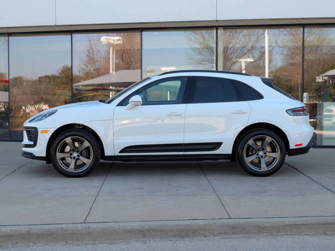 صورة 2 لـ 2025 Porsche MACAN