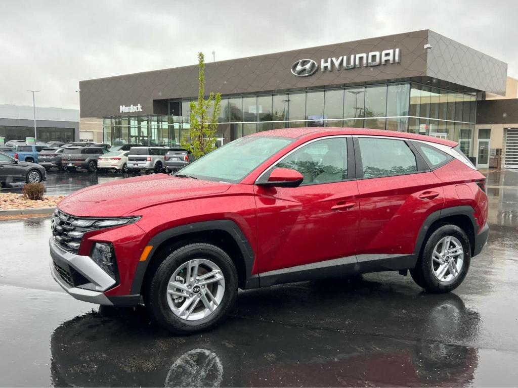 New 2025 Hyundai TUCSON SE