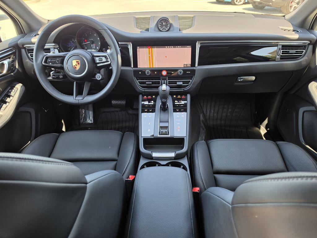 صورة مصغرة 11 لـ 2026 Porsche MACAN BASE