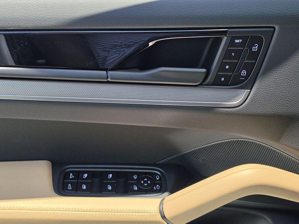 2026 Porsche CAYENNE AWD 缩略图 19