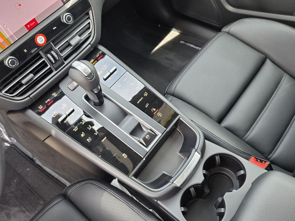صورة مصغرة 24 لـ 2026 Porsche MACAN BASE