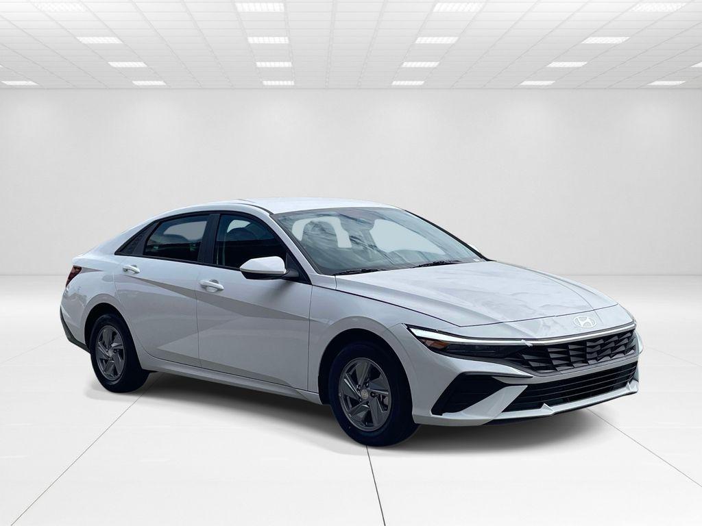 New 2026 Hyundai ELANTRA SE
