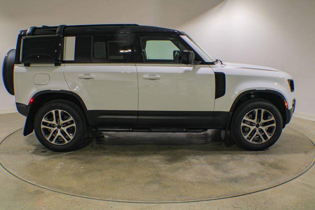 صورة 6 لـ 2026 LAND Rover DEFENDER P300 S