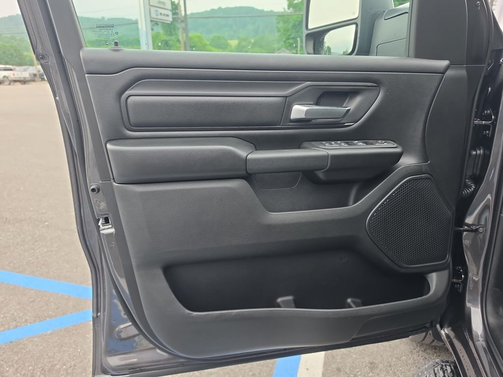 صورة مصغرة 17 لـ 2026 RAM 1500 EXPRESS