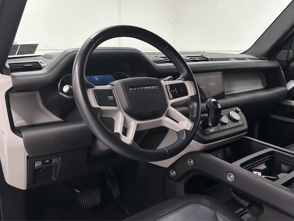 صورة 10 لـ 2023 LAND Rover DEFENDER 110 X-DYNAMIC SE