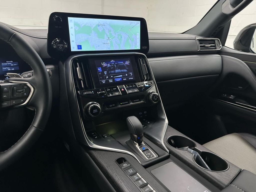 صورة مصغرة 30 لـ 2025 Lexus LX 700H OVERTRAIL