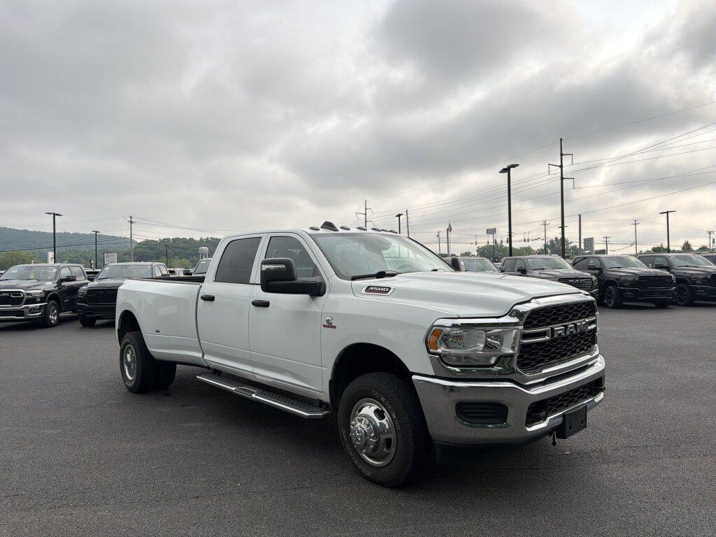 صورة 3 لـ 2024 RAM 3500 TRADESMAN CREW CAB 4X4 8' BOX