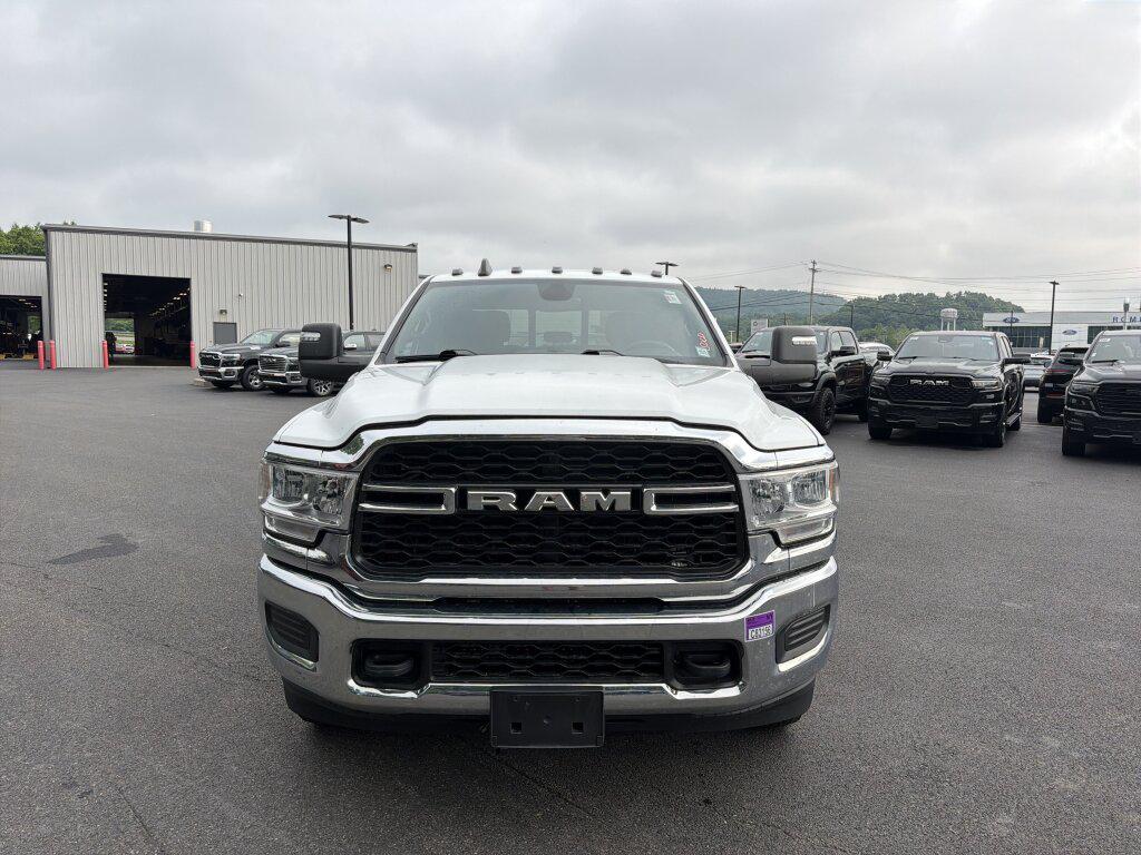 صورة 2 لـ 2024 RAM 3500 TRADESMAN CREW CAB 4X4 8' BOX