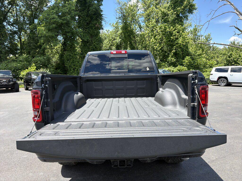 صورة 9 لـ 2026 RAM 2500 WARLOCK CREW CAB 4X4 6'4' BOX