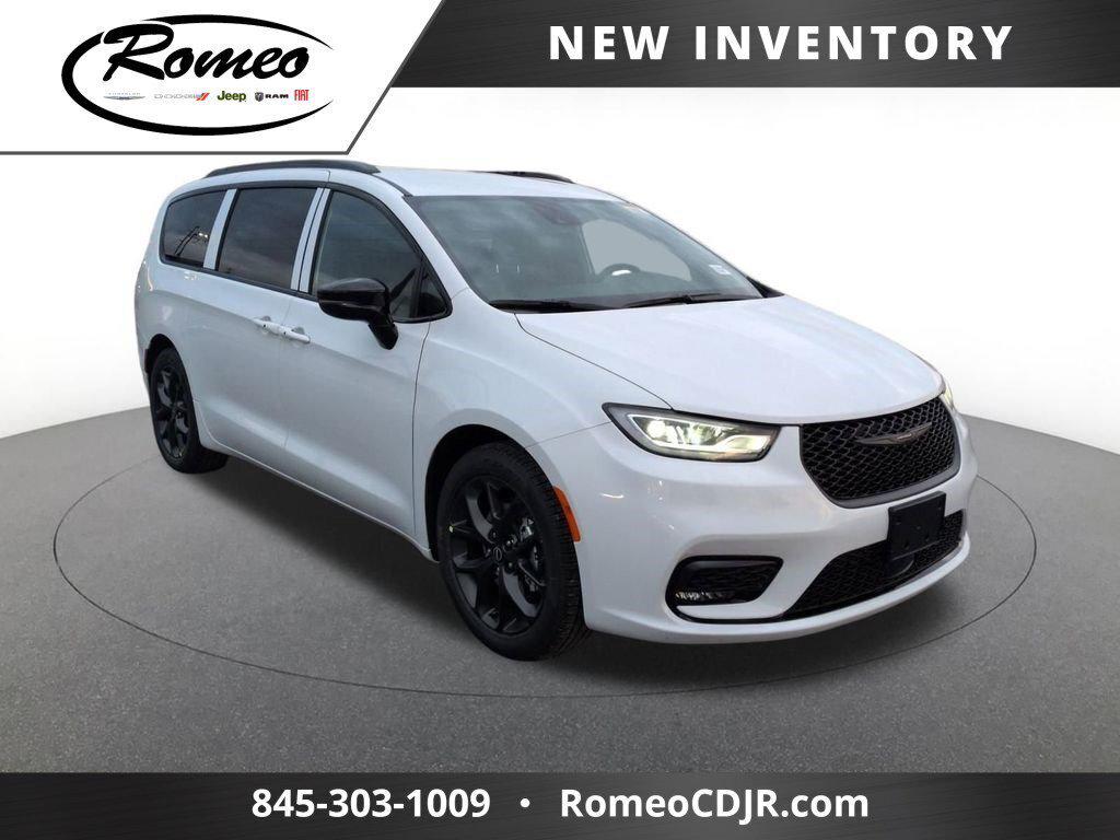 New 2026 Chrysler Pacifica L