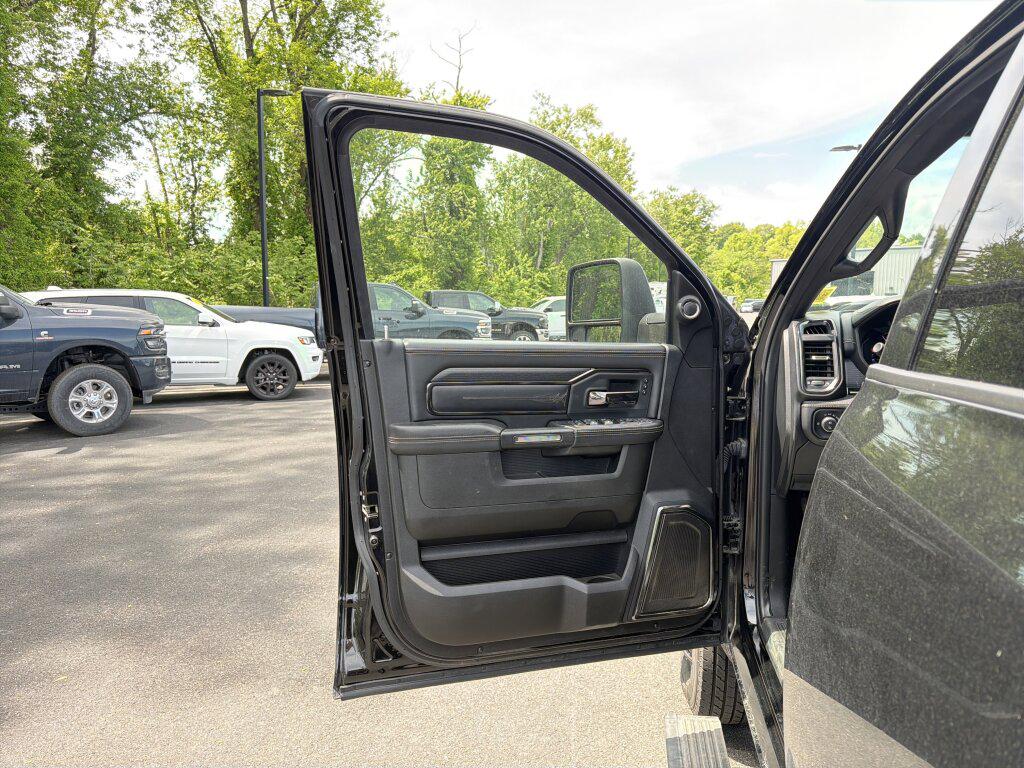 2023 RAM 3500 LIMITED CREW CAB 4X4 8' BOX thumbnail 12