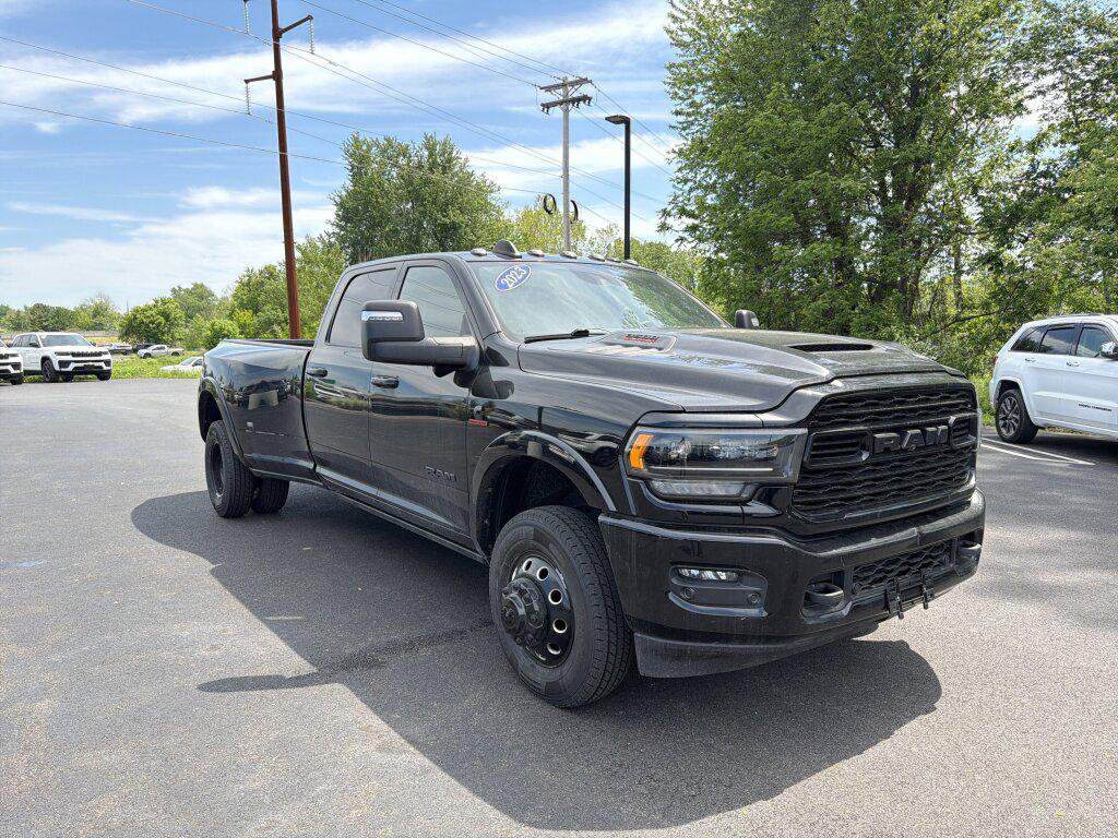 صورة 3 لـ 2023 RAM 3500 LIMITED CREW CAB 4X4 8' BOX