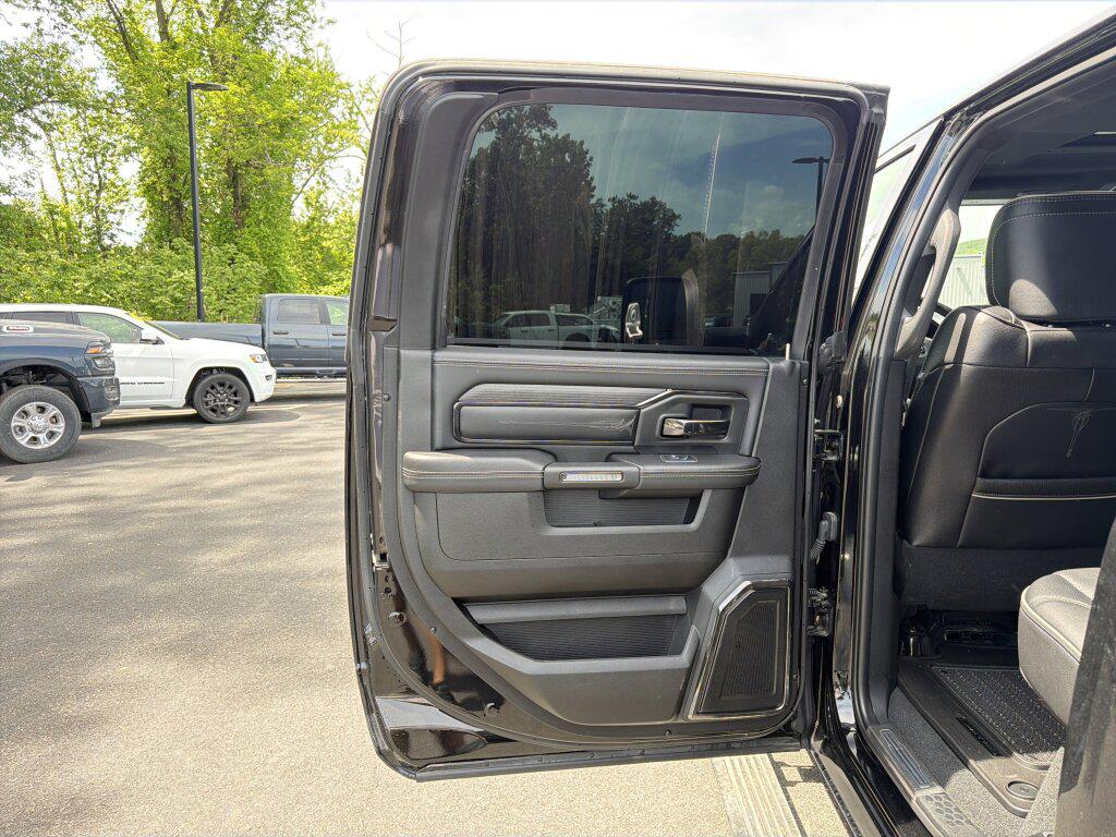 2023 RAM 3500 LIMITED CREW CAB 4X4 8' BOX thumbnail 30