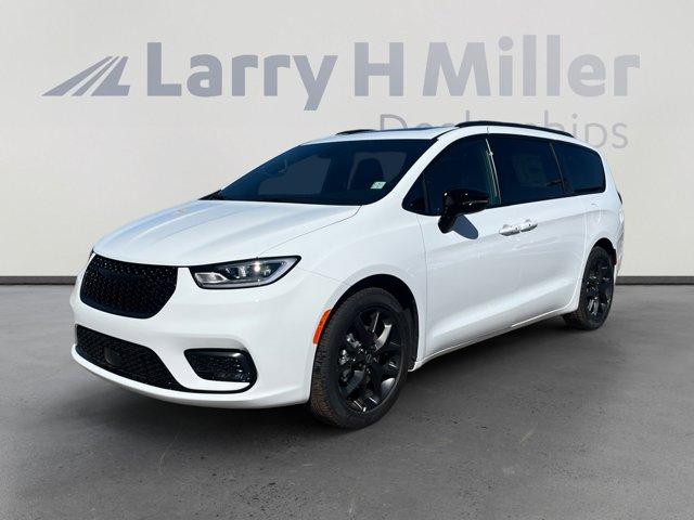 New 2026 Chrysler Pacifica Limited