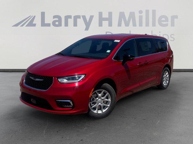New 2026 Chrysler Pacifica Select