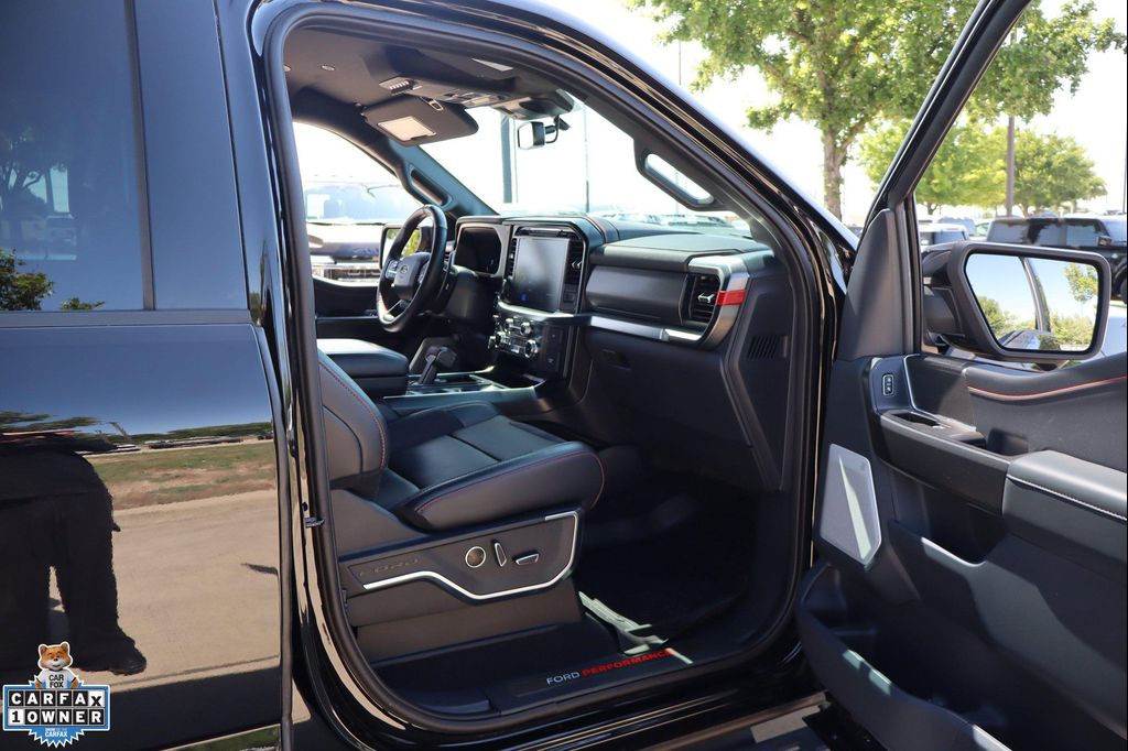 صورة مصغرة 29 لـ 2025 FORD F-150 RAPTOR