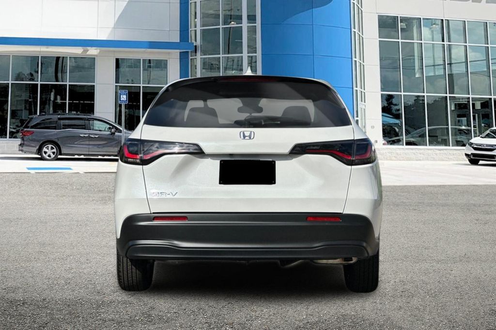 صورة 4 لـ 2027 Honda HR-V LX