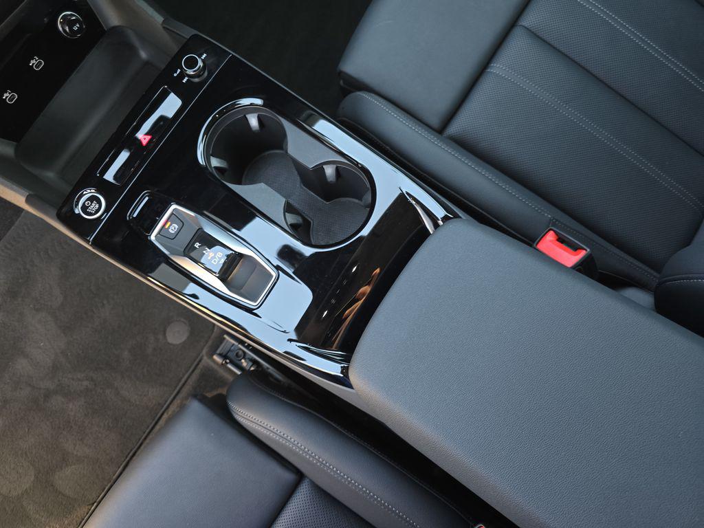 صورة مصغرة 25 لـ 2025 AUDI Q6 E-TRON PRESTIGE QUATTRO