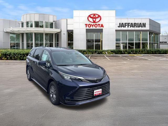 New 2026 Toyota Sienna LE