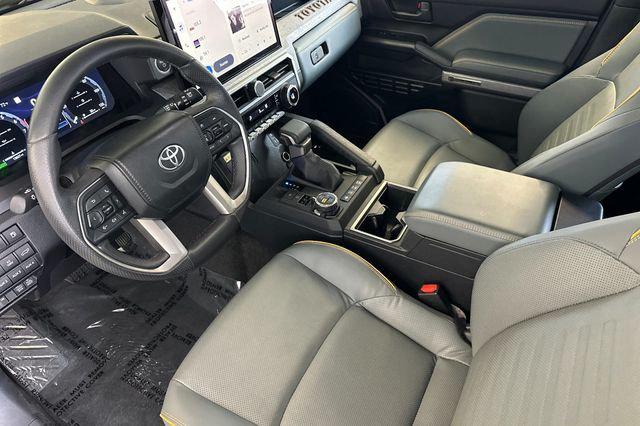 2025 Toyota 4RUNNER HYBRID TRAILHUNTER thumbnail 12