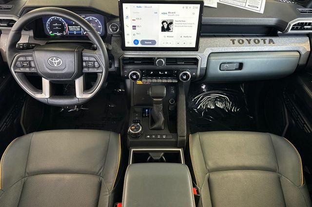 2025 Toyota 4RUNNER HYBRID TRAILHUNTER thumbnail 17