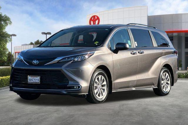 TOYOTA SIENNA - 10