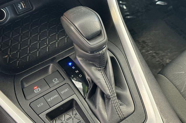 2025 Toyota RAV4 XLE — миниатюра 26