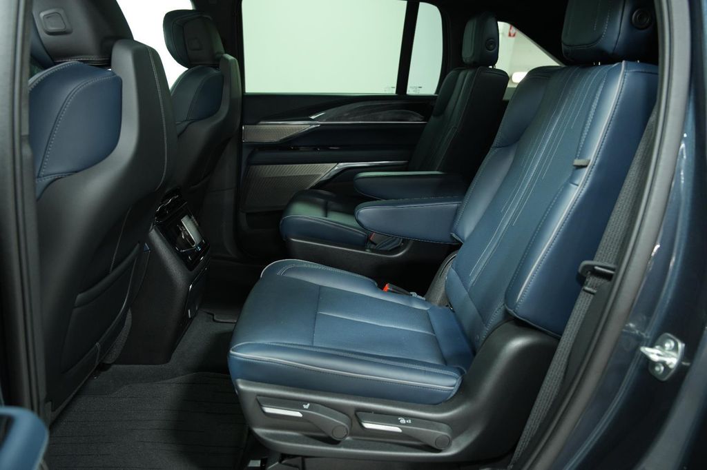 صورة مصغرة 24 لـ 2025 Cadillac ESCALADE IQ LUXURY 2