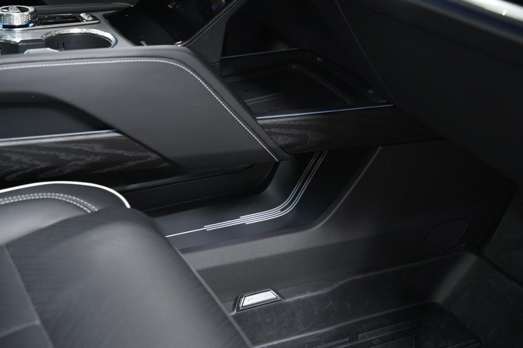 صورة 26 لـ 2026 Cadillac VISTIQ PLATINUM