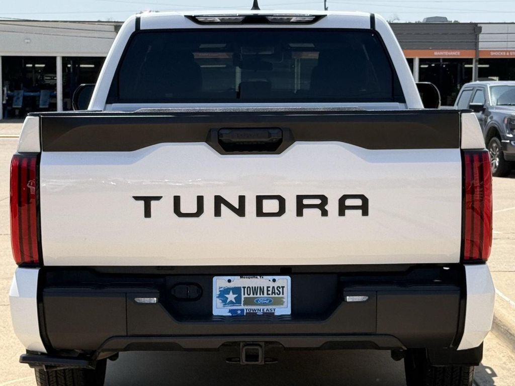 صورة 6 لـ 2025 Toyota TUNDRA SR5