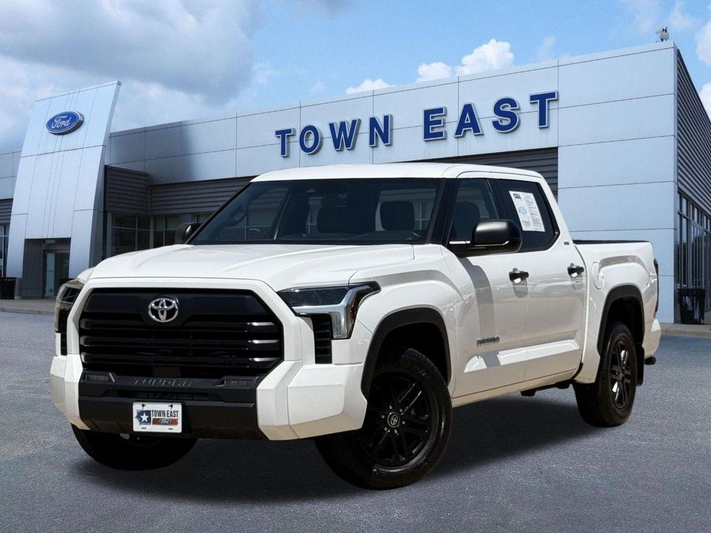 صورة 1 لـ 2025 Toyota TUNDRA SR5