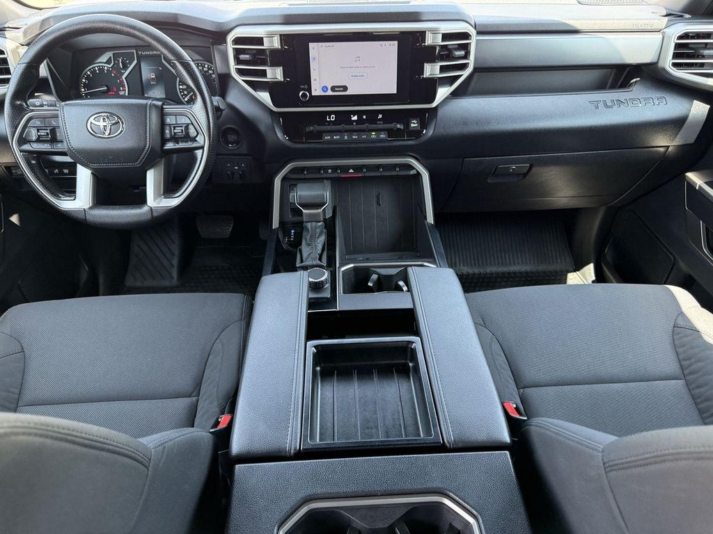 صورة 9 لـ 2025 Toyota TUNDRA SR5