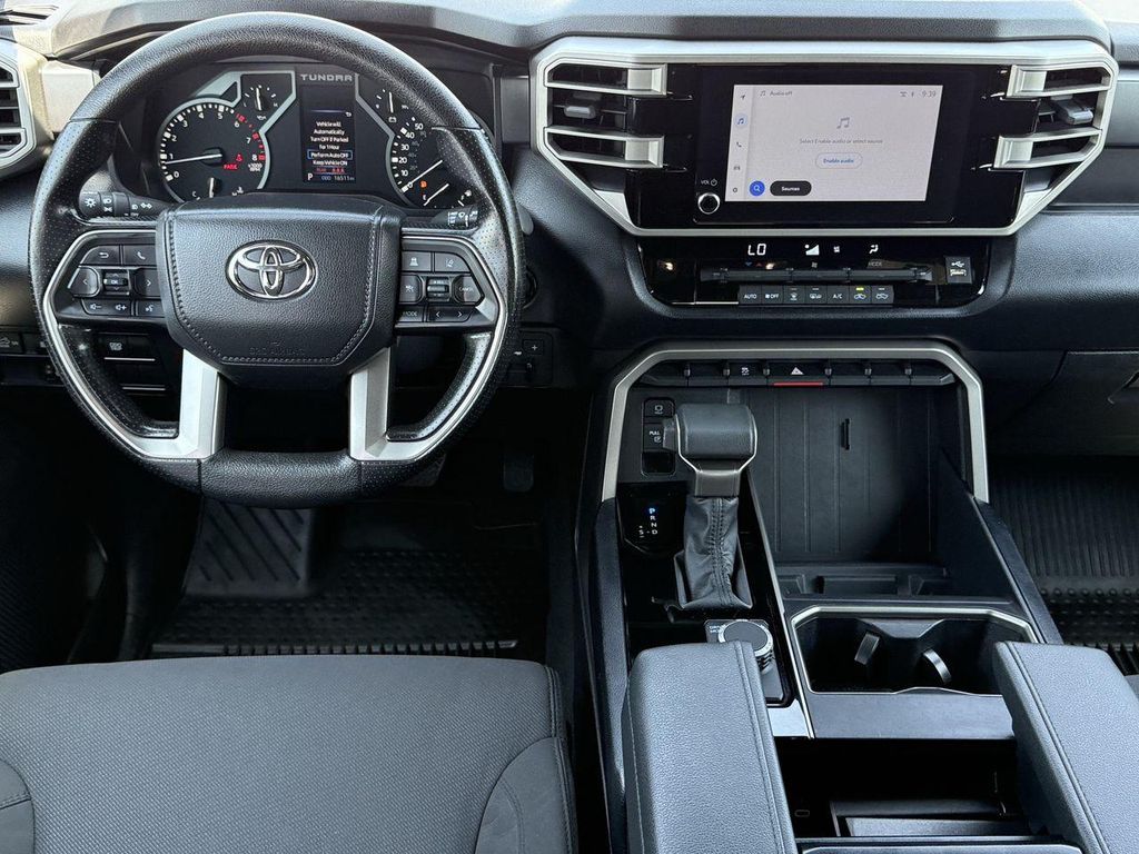 صورة 10 لـ 2025 Toyota TUNDRA SR5
