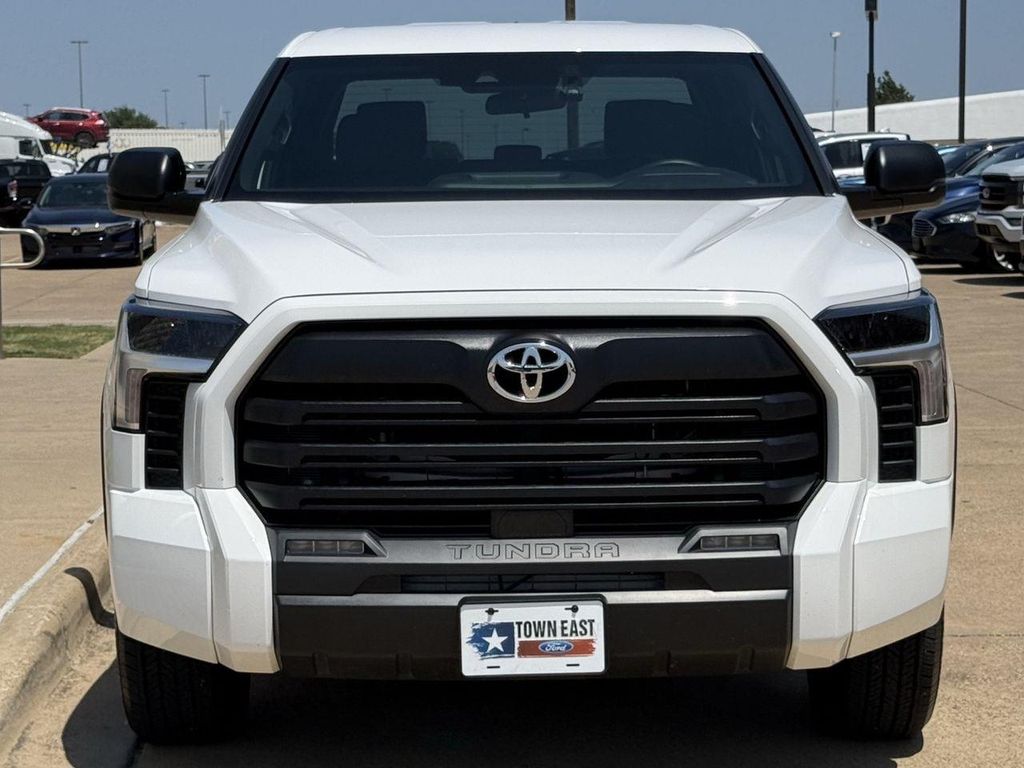 صورة 7 لـ 2025 Toyota TUNDRA SR5