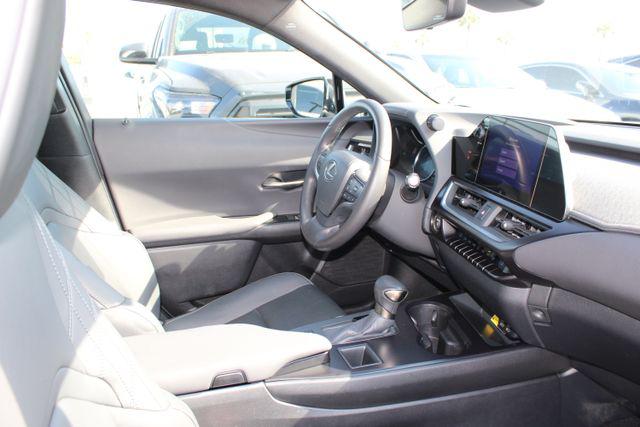 صورة 5 لـ 2024 Lexus UX 250H BASE
