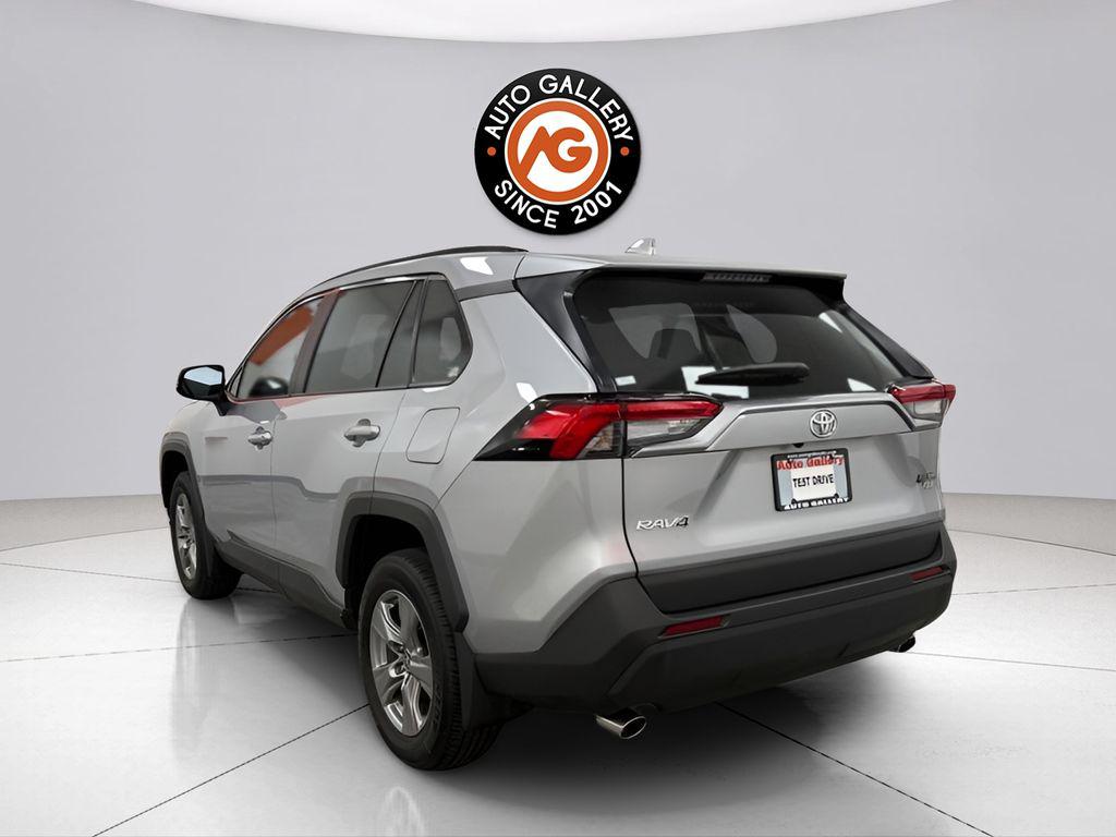 2025 Toyota RAV4 XLE photo 5