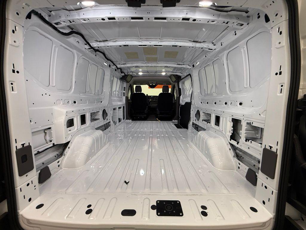 صورة مصغرة 24 لـ 2024 FORD TRANSIT-250 BASE