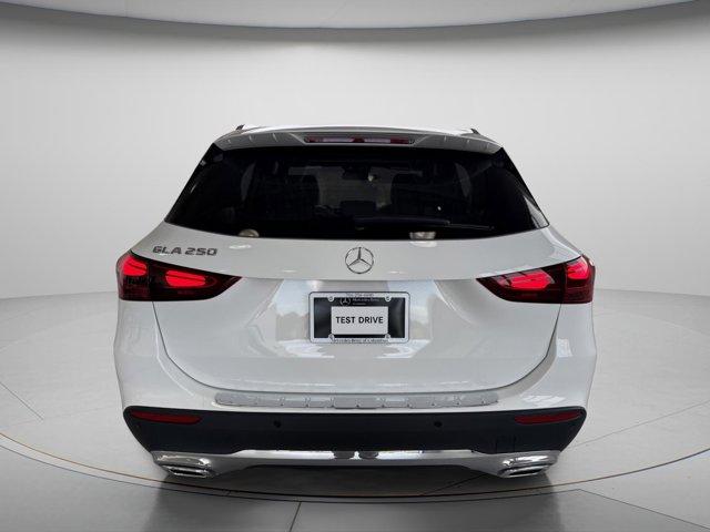 MERCEDES-BENZ GLA - 5