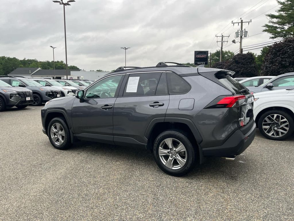 صورة 8 لـ 2024 Toyota RAV4 XLE