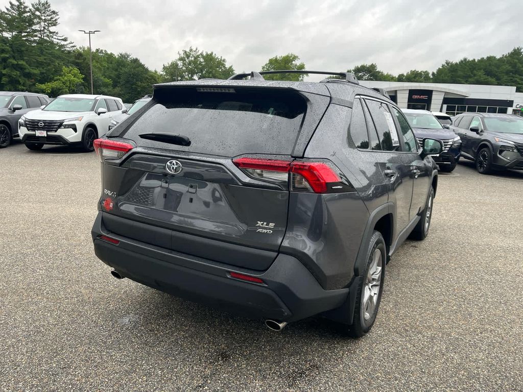 صورة 5 لـ 2024 Toyota RAV4 XLE