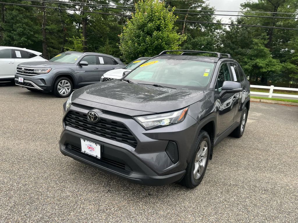صورة 3 لـ 2024 Toyota RAV4 XLE